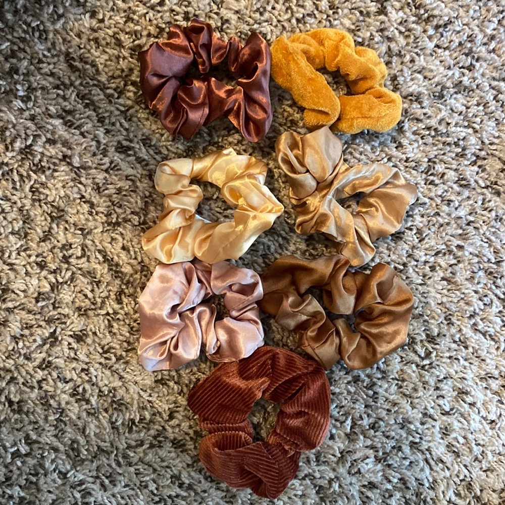7 brown hair ties!!